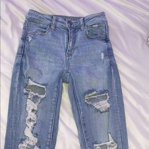 American Eagle Light Washed ripped jeans